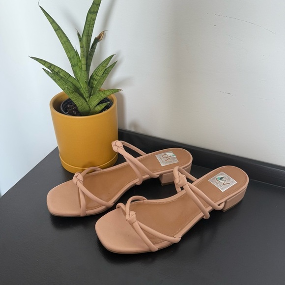 Dolce Vita nude tan vegan leather Wisteria knot sandals - size 8 NWOT - Picture 2 of 3